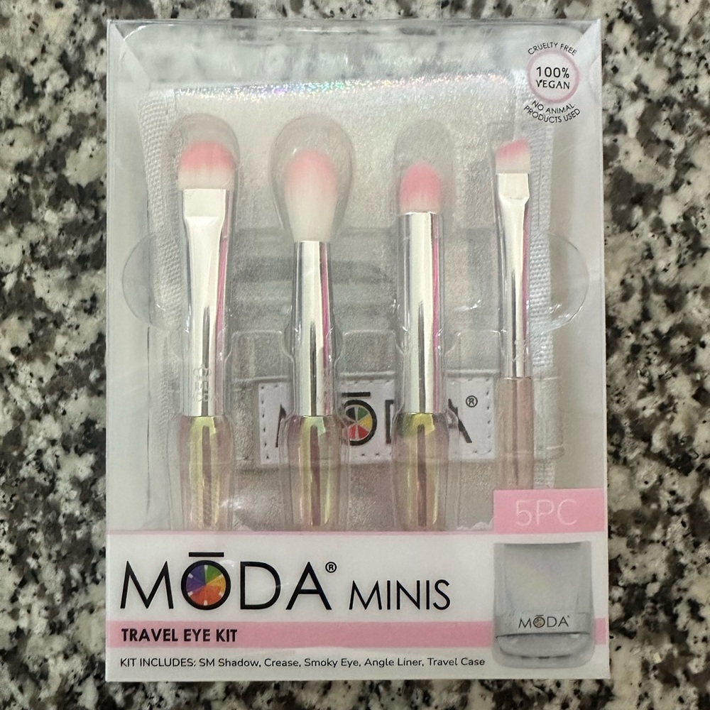 Moda Minis Pink and White Eye Brush Set